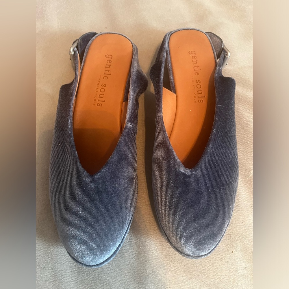 Gentle souls Blue velvet sling back gentle soles worn once 
Very comfortable.